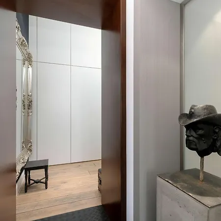 Luxurious With Parking And Garden Near The Sea In By Renters Prestige Appartement *