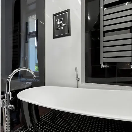 Luxurious With Parking And Garden Near The Sea In By Renters Prestige *