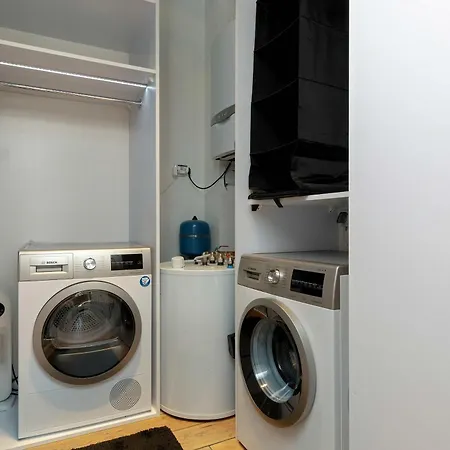 Luxurious With Parking And Garden Near The Sea In By Renters Prestige Appartement