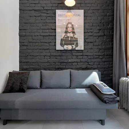 Luxurious With Parking And Garden Near The Sea In By Renters Prestige *