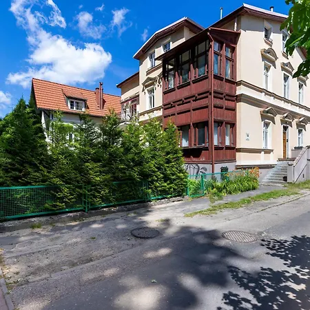 Luxurious With Parking And Garden Near The Sea In By Renters Prestige Sopot