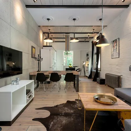 Luxurious With Parking And Garden Near The Sea In By Renters Prestige Appartement *