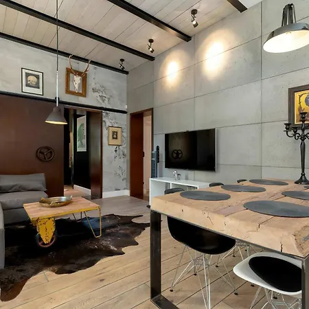 Luxurious With Parking And Garden Near The Sea In By Renters Prestige Appartement