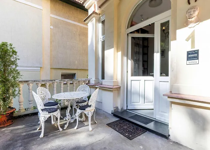 Luxurious With Parking And Garden Near The Sea In By Renters Prestige