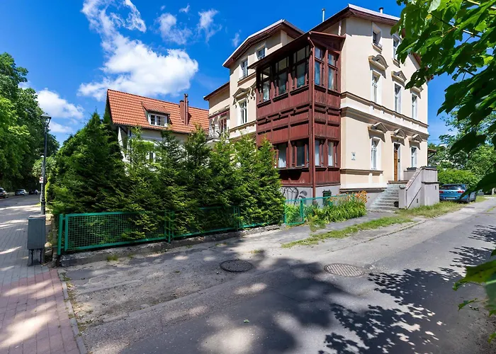 Luxurious With Parking And Garden Near The Sea In By Renters Prestige Sopot