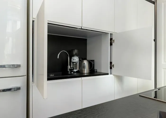 Luxurious With Parking And Garden Near The Sea In By Renters Prestige Apartman