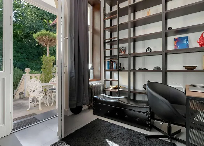 Apartman Luxurious With Parking And Garden Near The Sea In By Renters Prestige