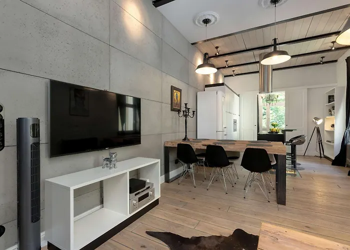 Apartman Luxurious With Parking And Garden Near The Sea In By Renters Prestige