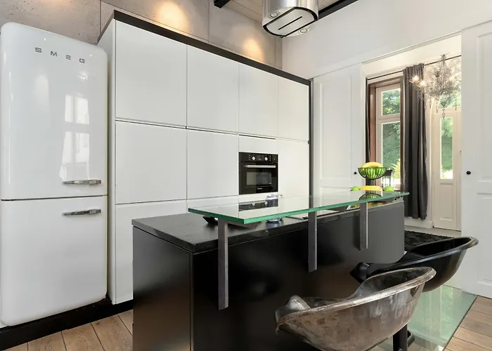 Luxurious With Parking And Garden Near The Sea In By Renters Prestige Apartman *